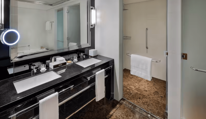 Deluxe One Bedroom Suite with Sea View